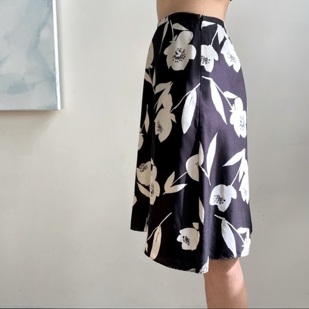 Vintage Caslon 100% Silk A-Line Skirt Black & White Floral Print Size 4 - Picture 4 of 8